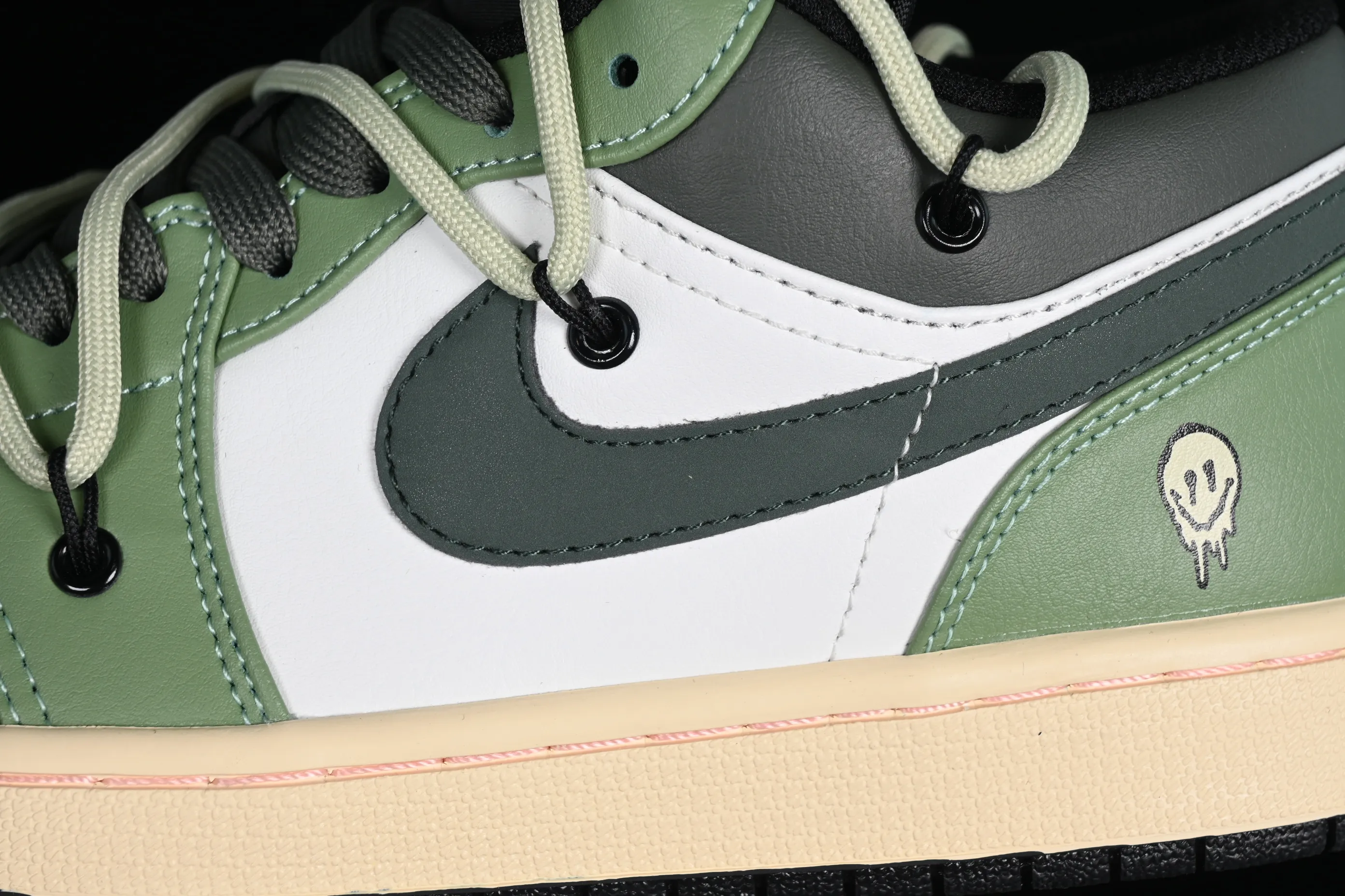 All categories Air Jordan Jordan series basketball shoes Air Jordan 1 Low Z version Air Jordan 1 Low AJ1 Joe 1 strap deconstruction low-top basketball shoes 553558-062